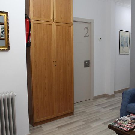 Hostal Montserrat Tona Extérieur photo