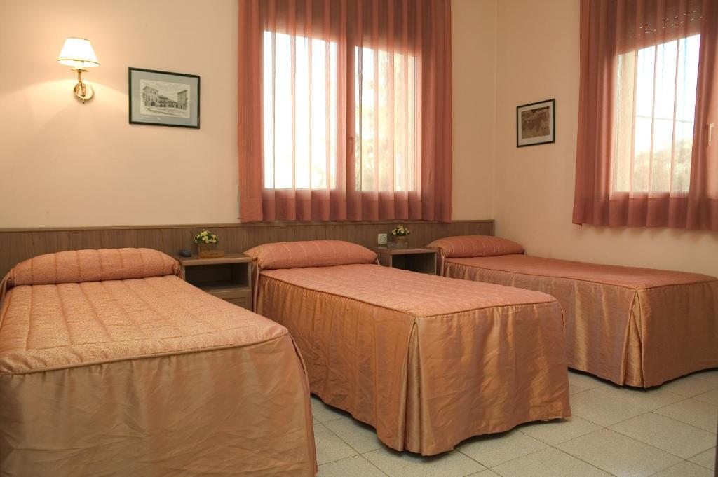 Hostal Montserrat Tona Chambre photo