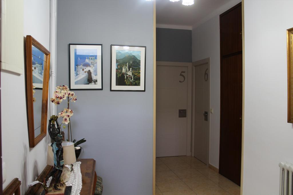 Hostal Montserrat Tona Extérieur photo