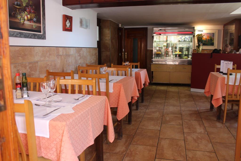 Hostal Montserrat Tona Extérieur photo